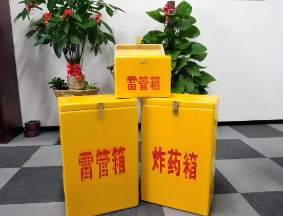 江陵玻璃钢炸药箱与普通炸药箱有什么区别？